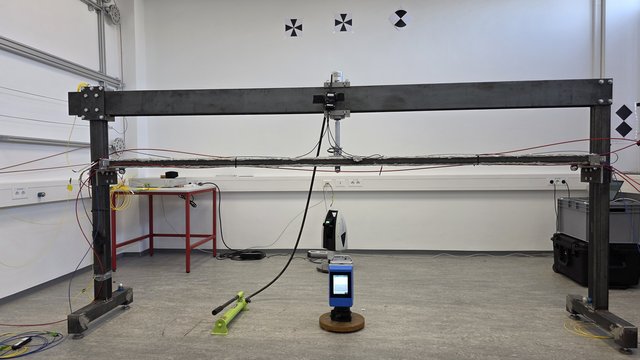 Test rig for scaled load tests